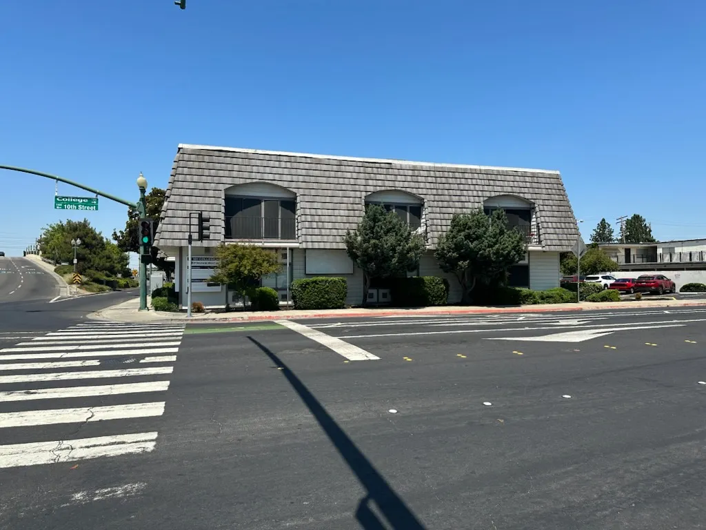 The Golden State Hearing Aid Center office building at the corner of College Ave and 10th Street in Modesto, California